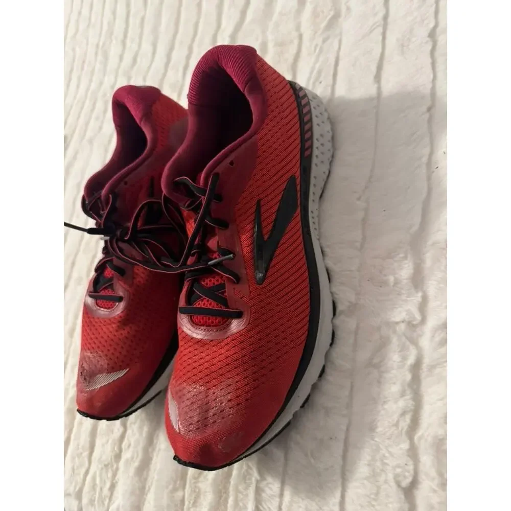 Brooks Men's Running Shoes Red Black Athletic Sneakers Size 11 D Pre-Owned